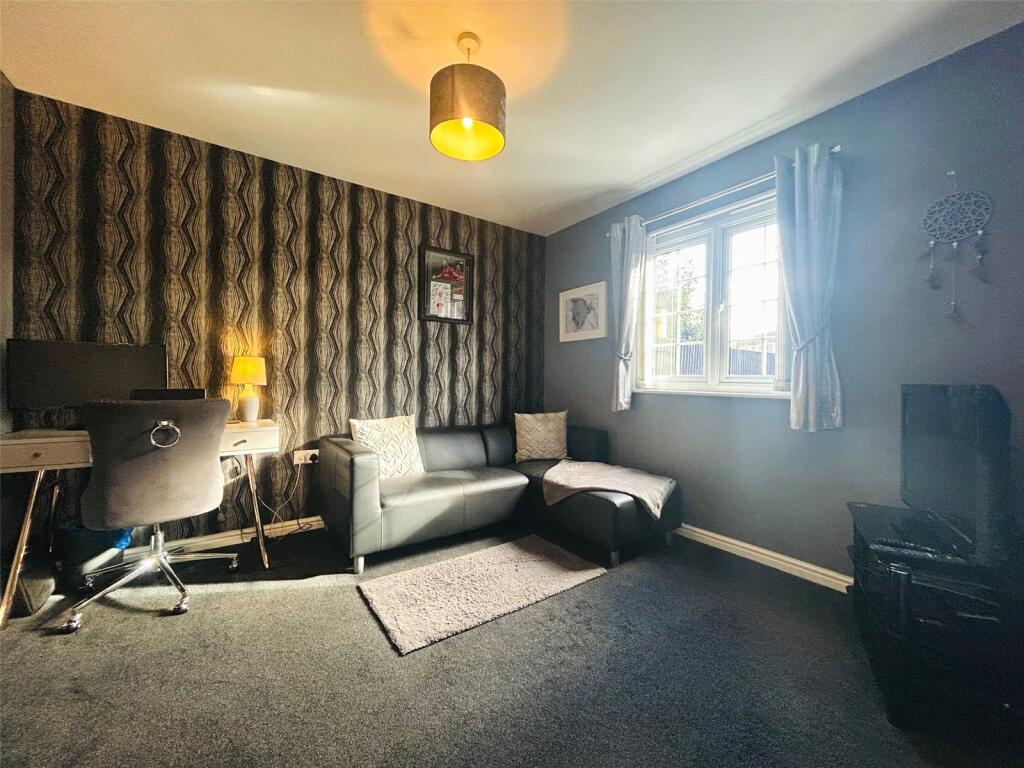 Bedroom/ Living