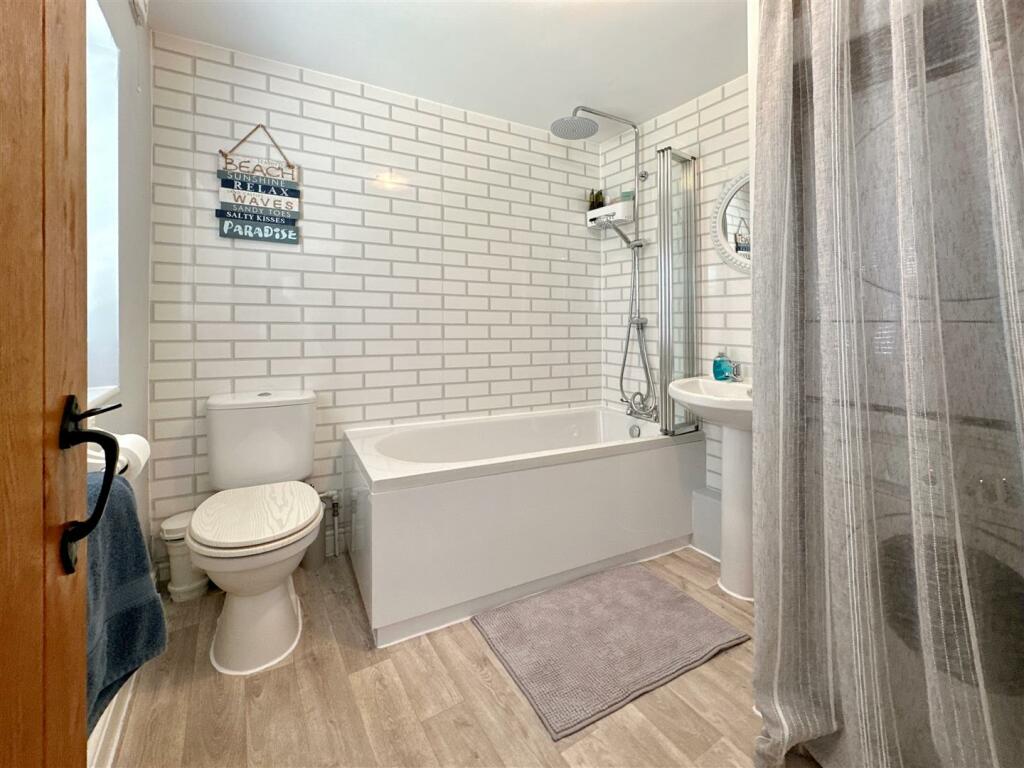 Bed 4 En Suite &amp; Utility.JPG