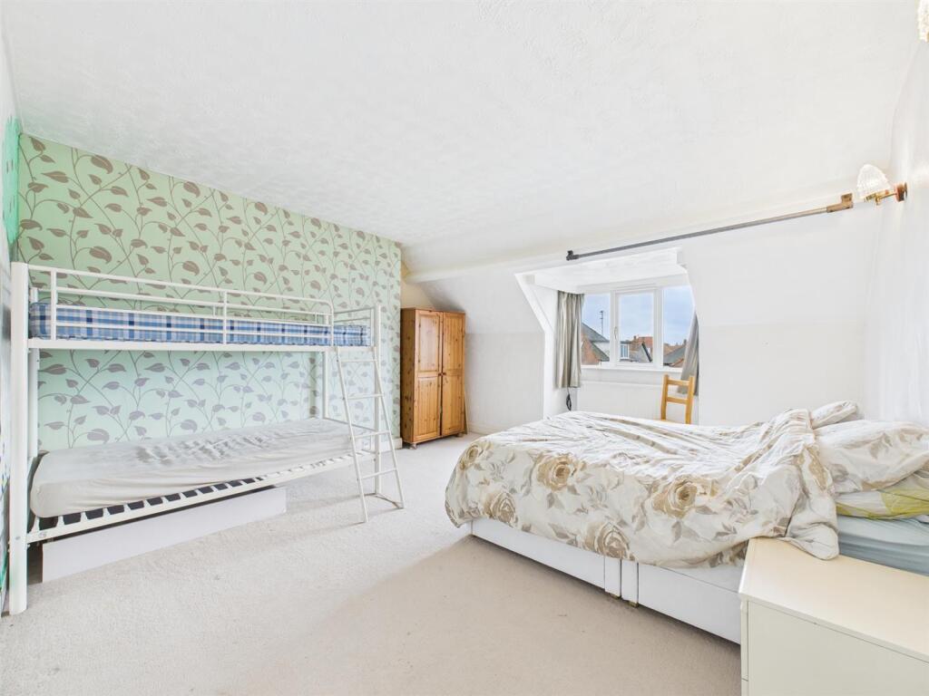 Bedroom: