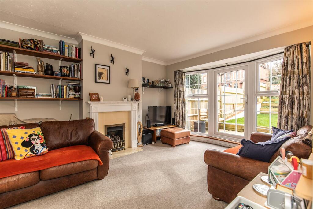 2 Sackville Close8.jpg