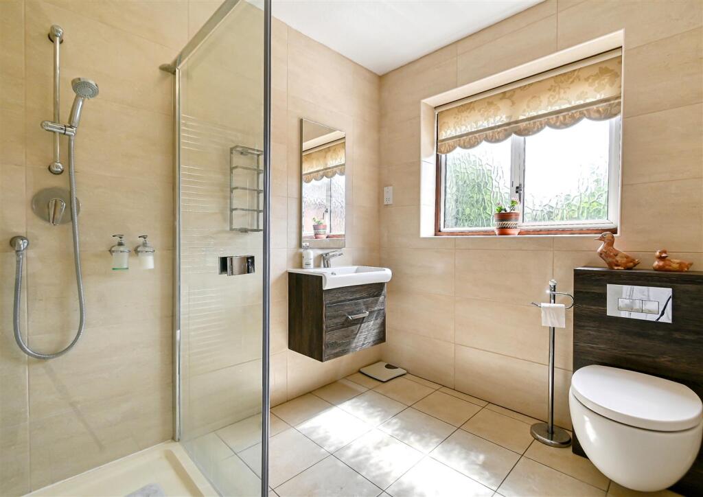 12 Rosemount Gardens-04.jpg