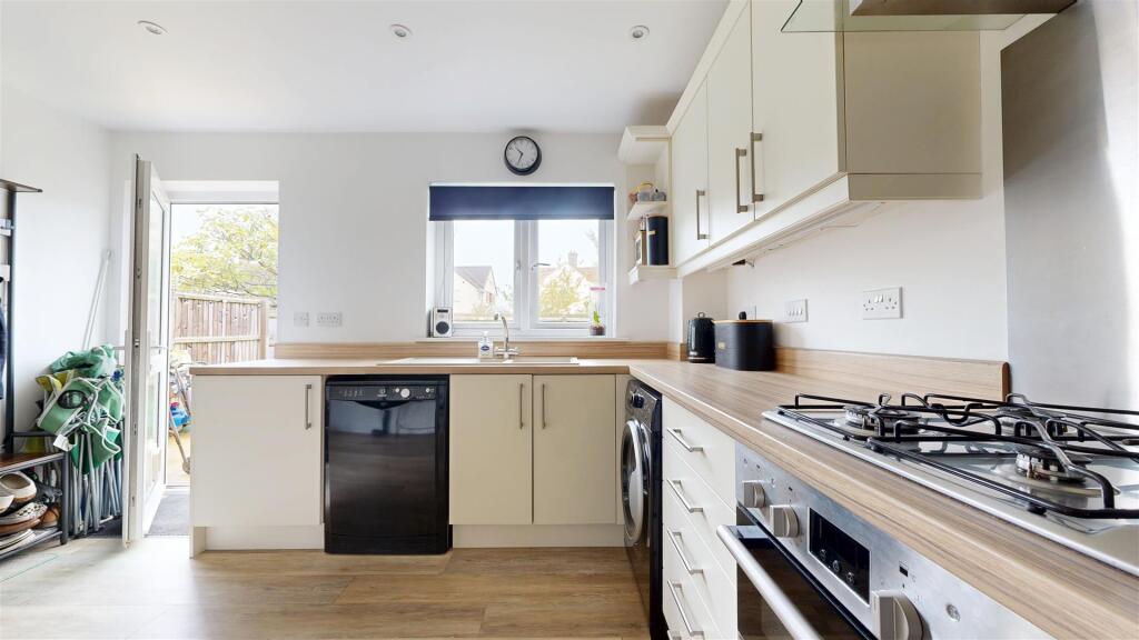 KITCHEN 2.jpg