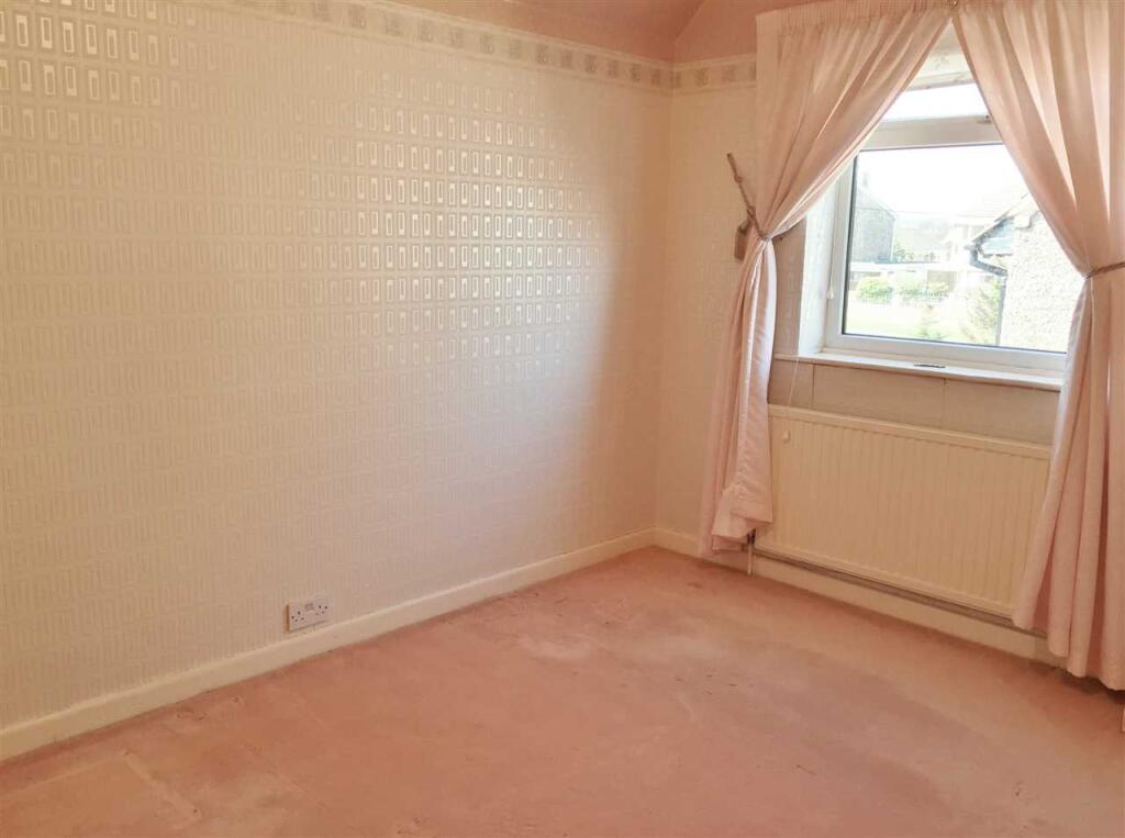 Bedroom (side)
