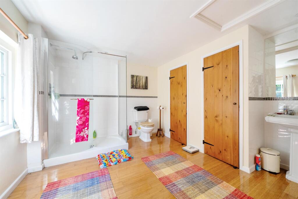 En-suite to Bedroom 2