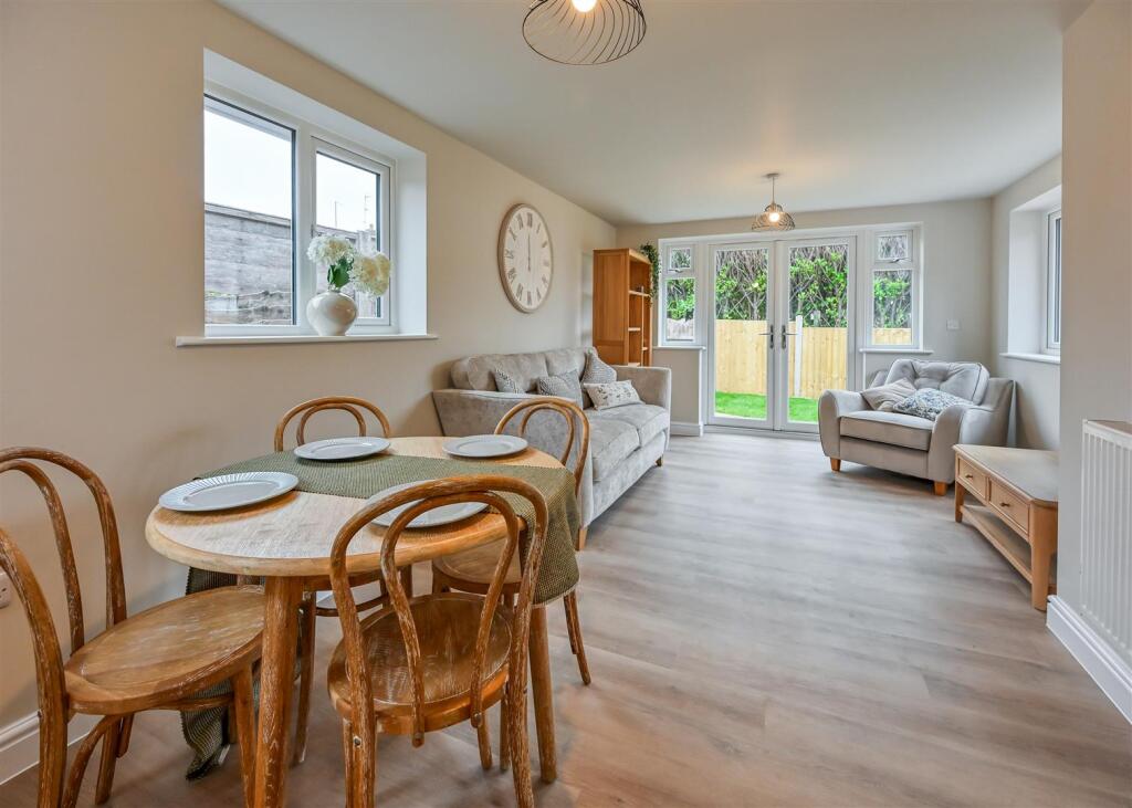 22a Dawley Road-07.jpg