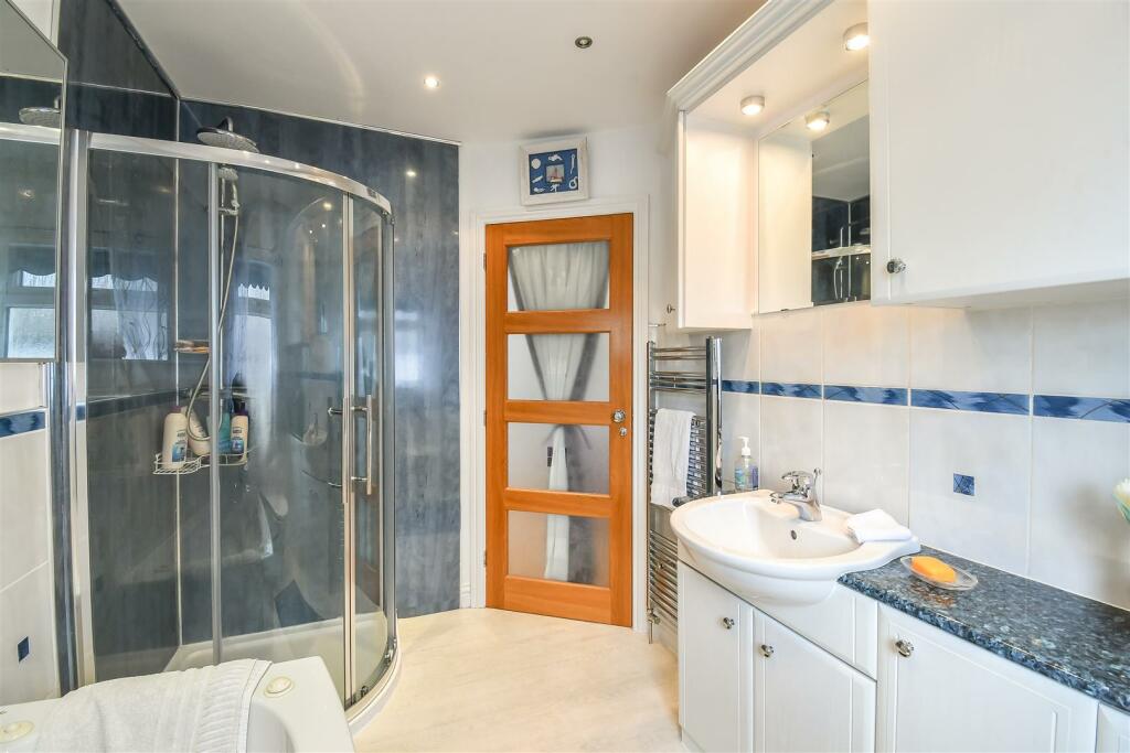En-Suite Bathroom