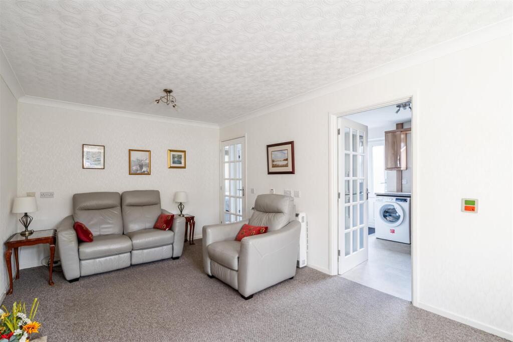 19 Hartlebury Close_3.jpg