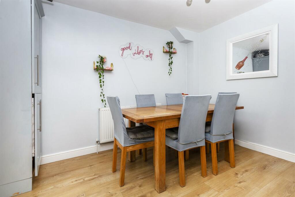Bramleys Estate Agents - Heatherdale - Halifax (8)