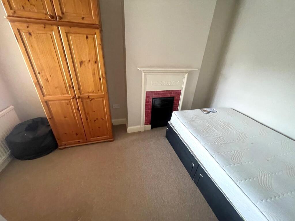 BED 2.jpg
