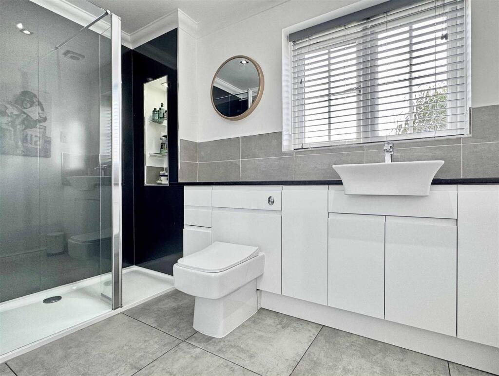 Family Bathroom.jpg