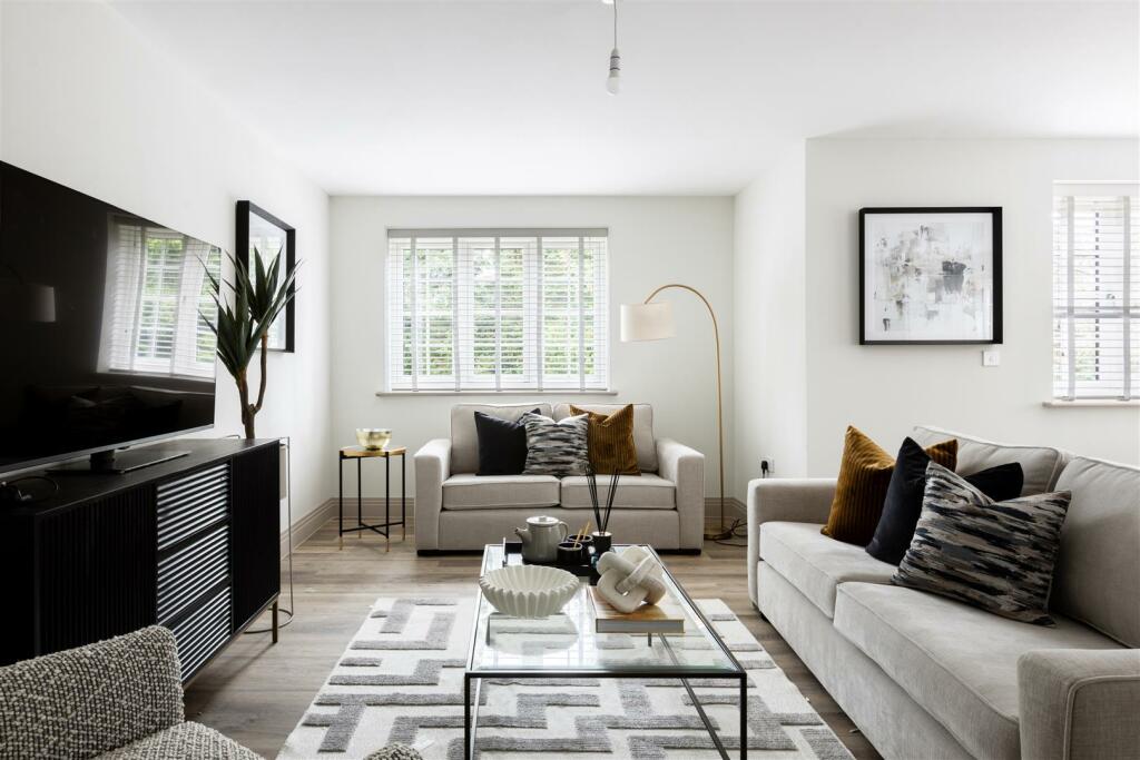 7 De Clare Court-5.jpg