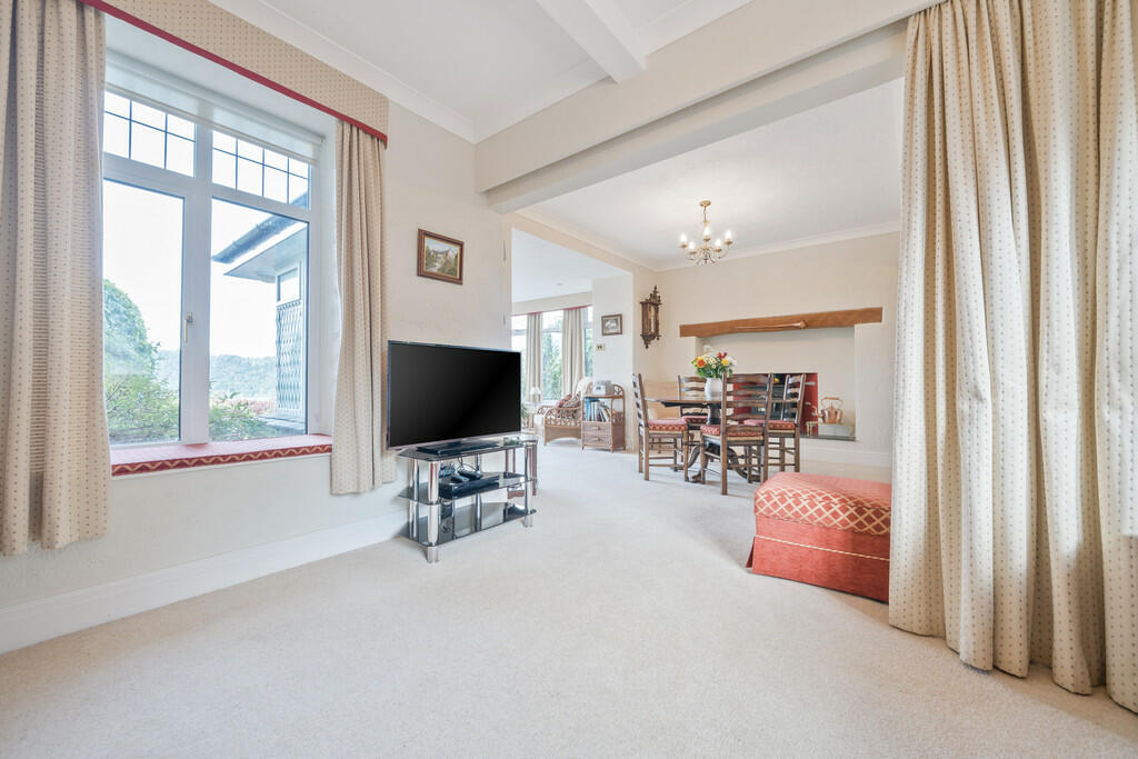 Living/dining are...