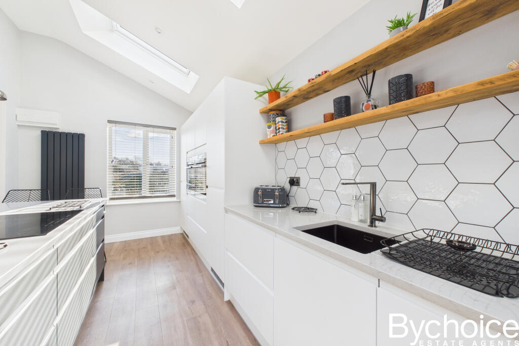 CAM05454G0-PR0096-STILL017