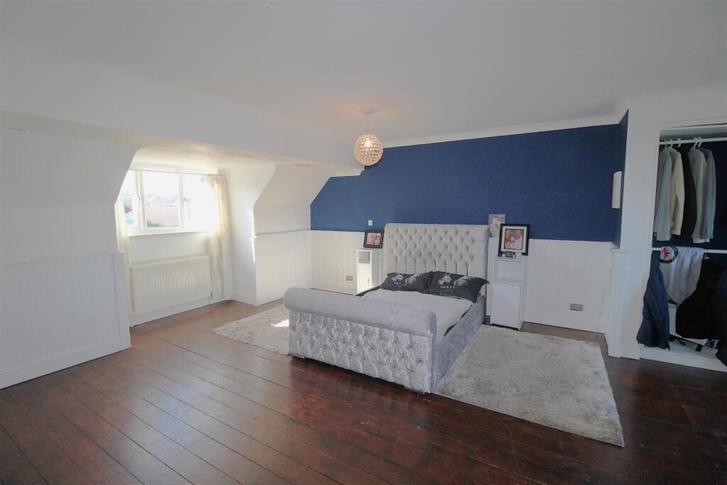 Master Bedroom 1copy.JPG