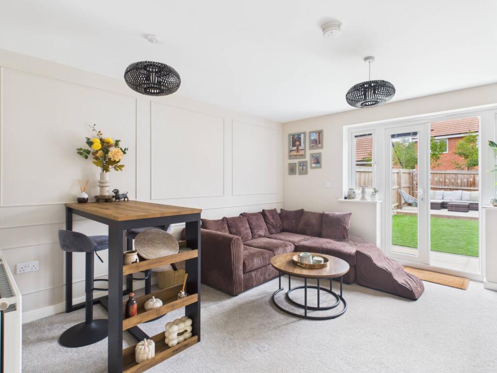 CAM03293G0-PR0247-STILL013