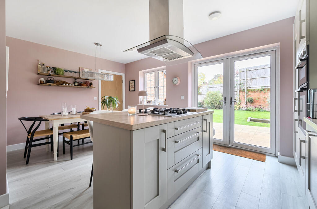 1365558-16-68ecf0...