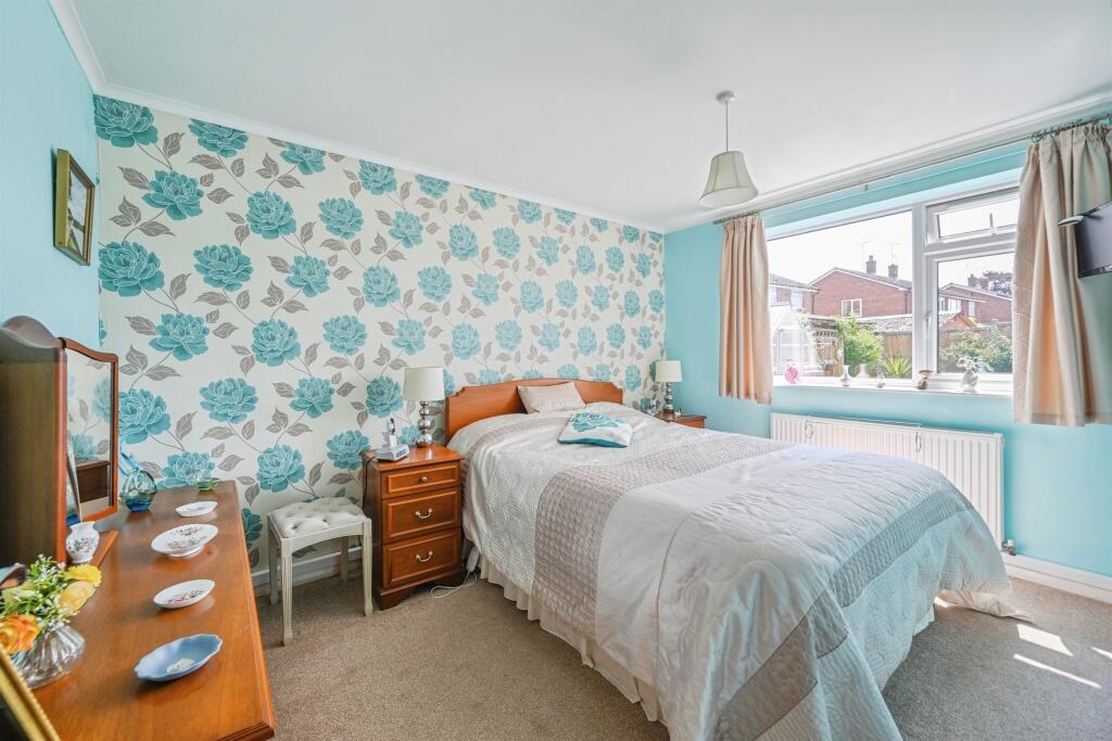 Bedroom:
