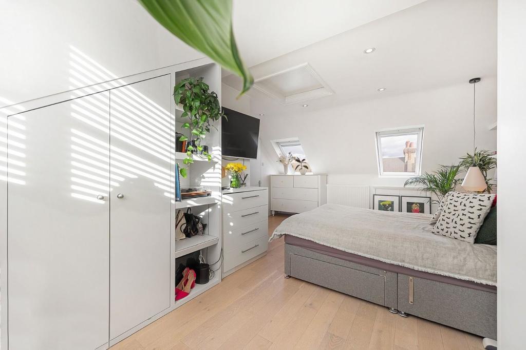 Bedroom One.jpg