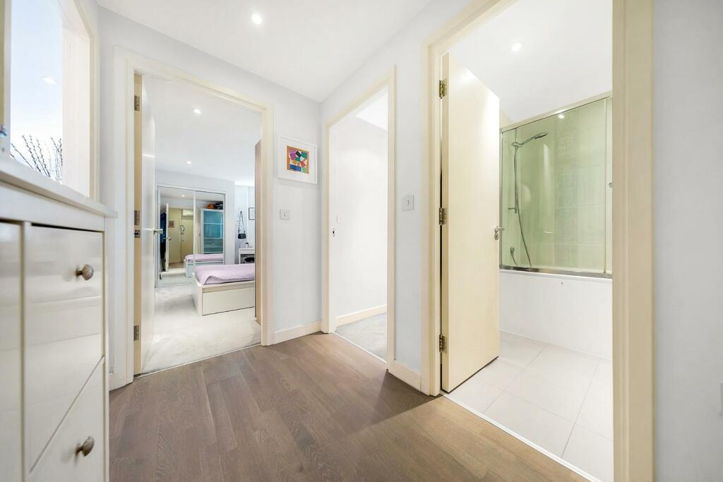 Hallway (2).jpg