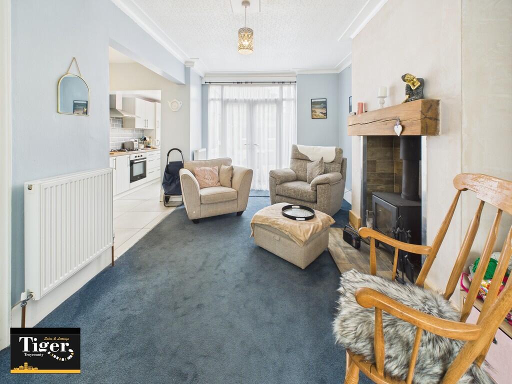 CAM02176G0-PR0627...