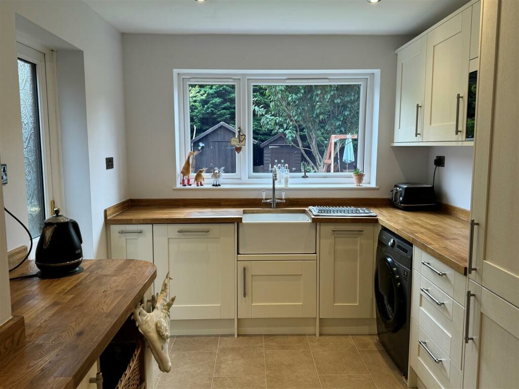 Kitchen.,.jpg