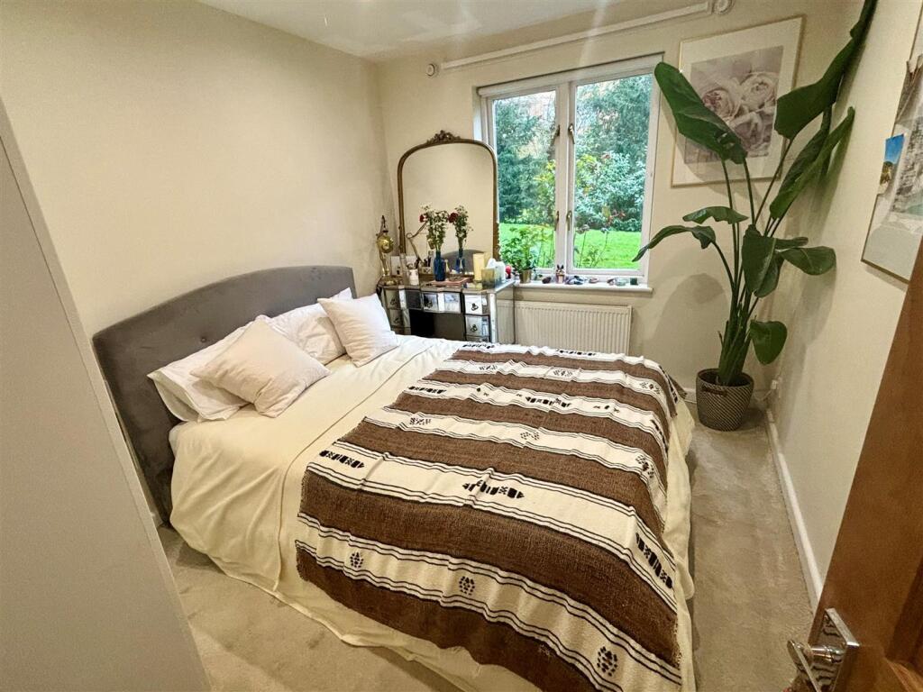 bed 1.jpg