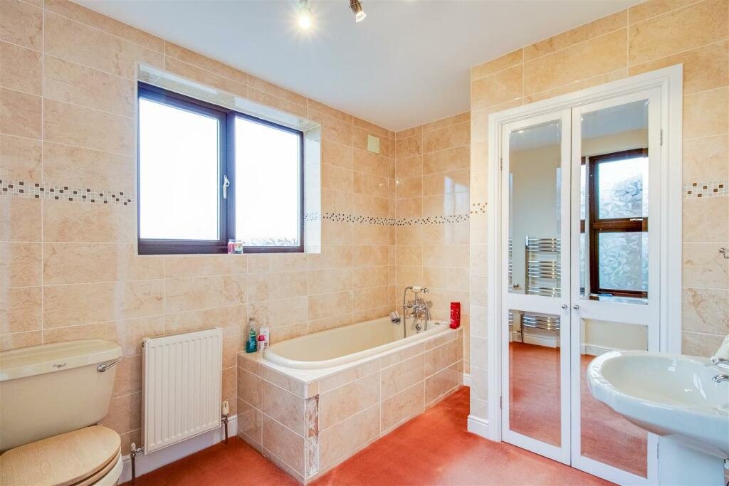 BATHROOM/W.C.