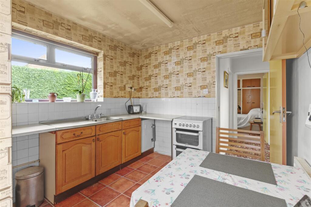 90 Main Rd, HP14 4QA-9.jpg