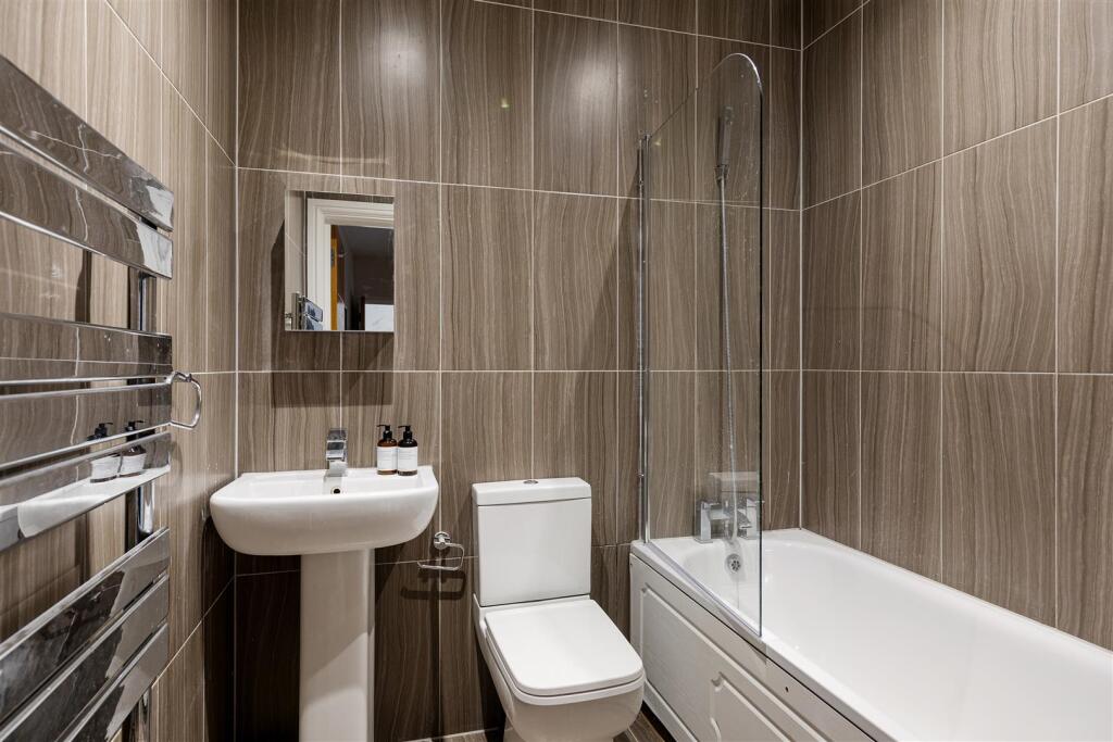 Orchard House, E18