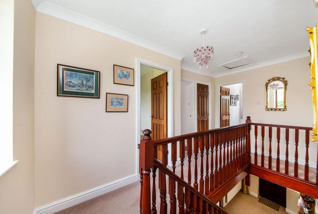 FIRST FLOOR LANDING