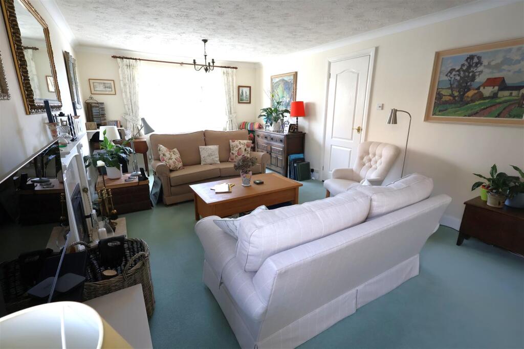 sitting room 3 (2).JPG