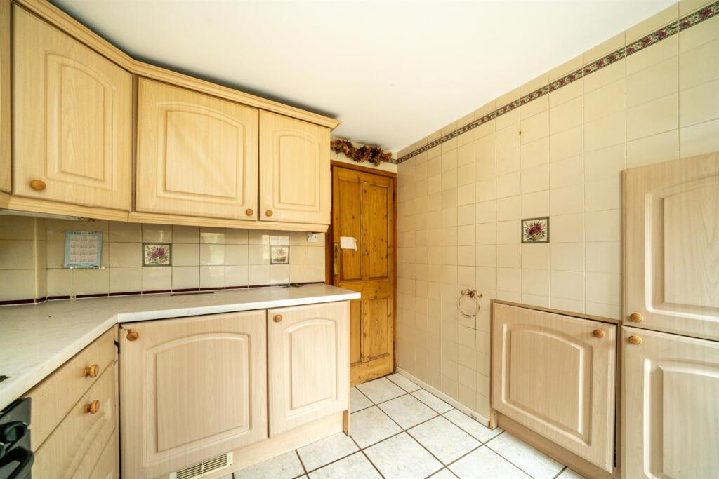 188-Lower-Luton-Road-2011.jpg