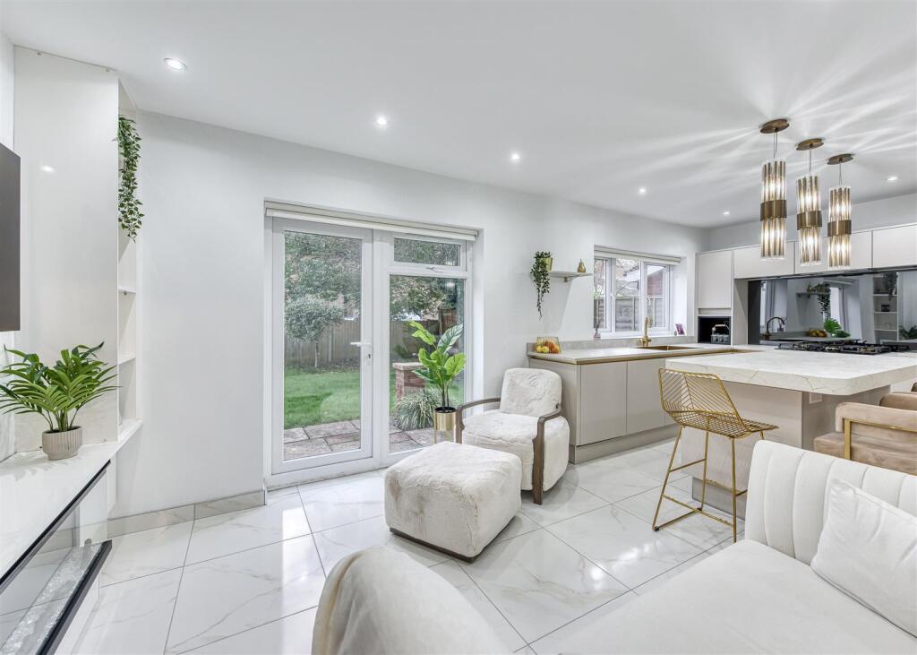 27 Mount Road-FEB25-kitchen1.jpg