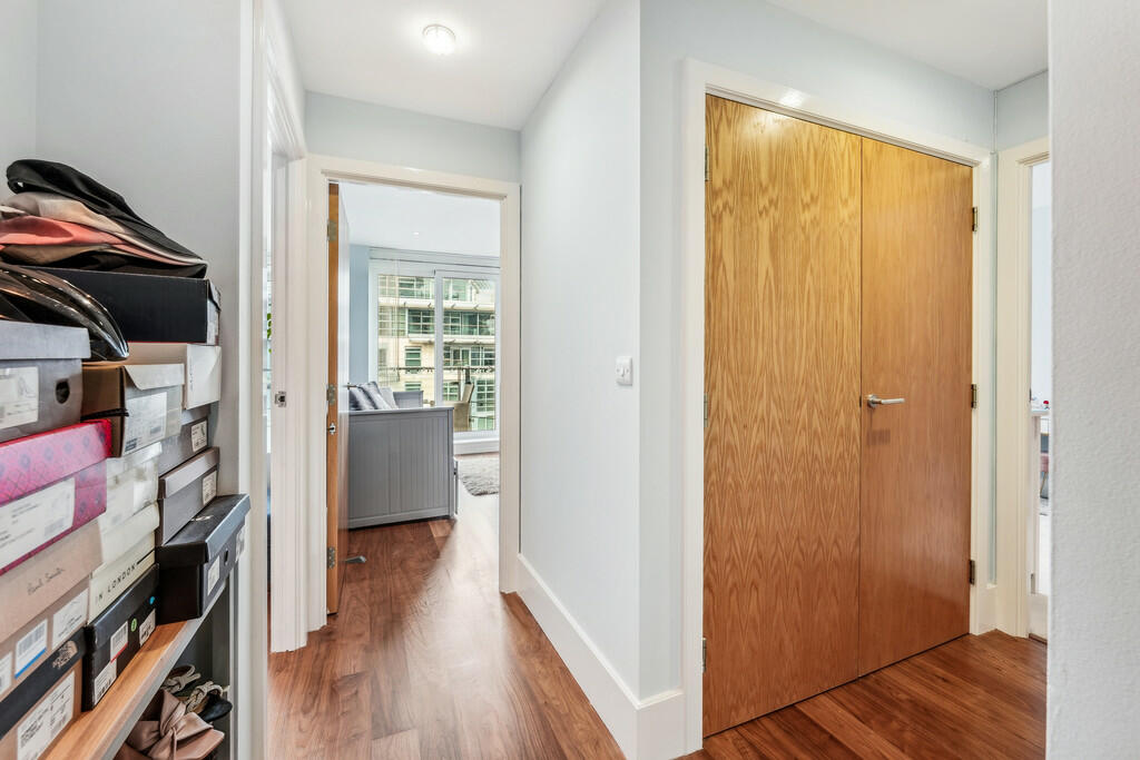 Flat 42, Ensign H...