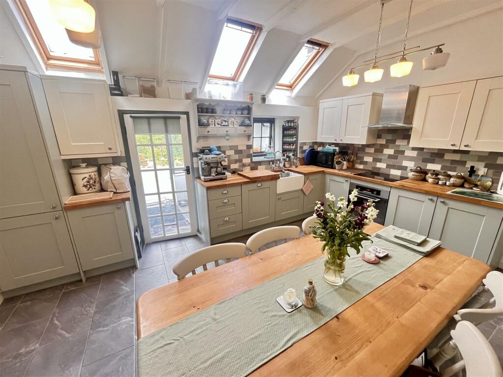 Kitchen diner