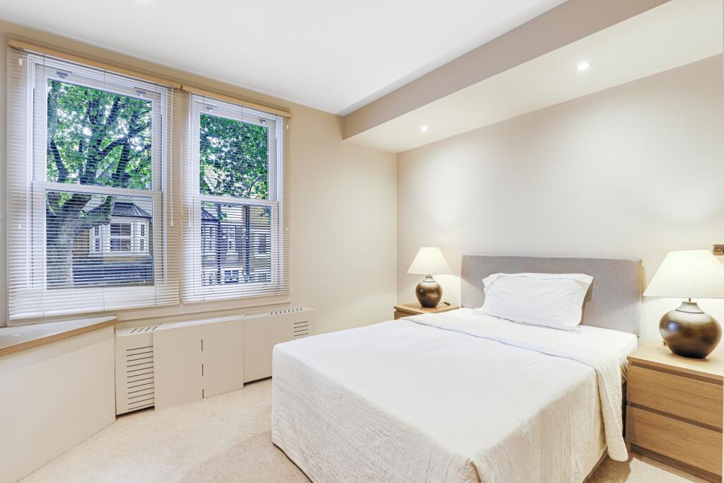 32 CASTLE B HARRY HIGH RES (16)