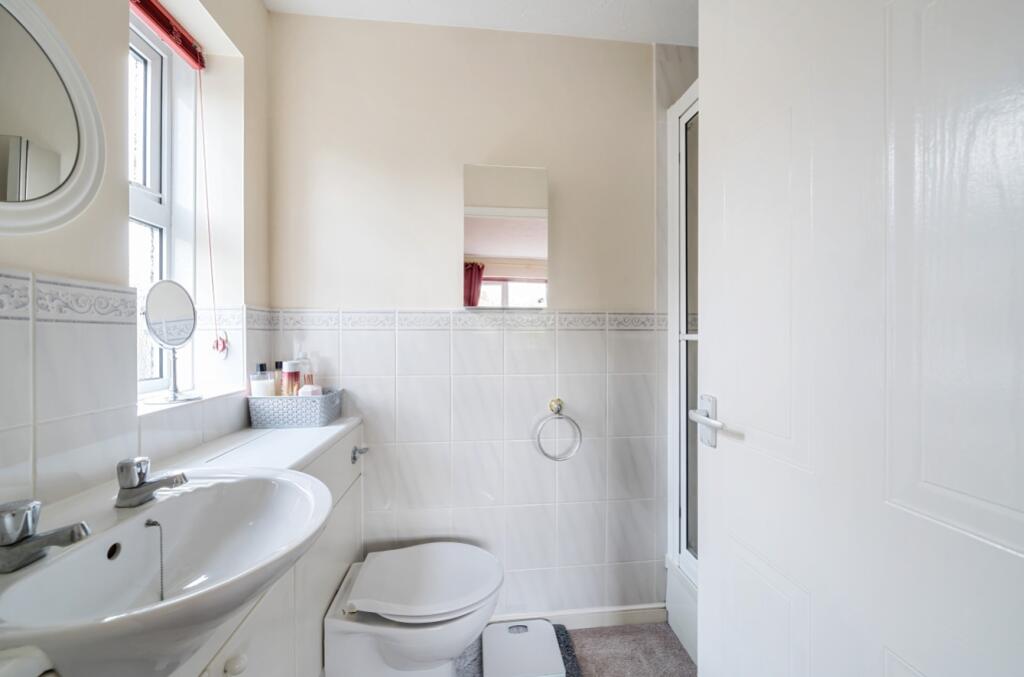 Ensuite to Bedroom 1 