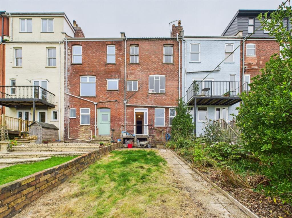 17 - 3-bedroom terraced house.jpg