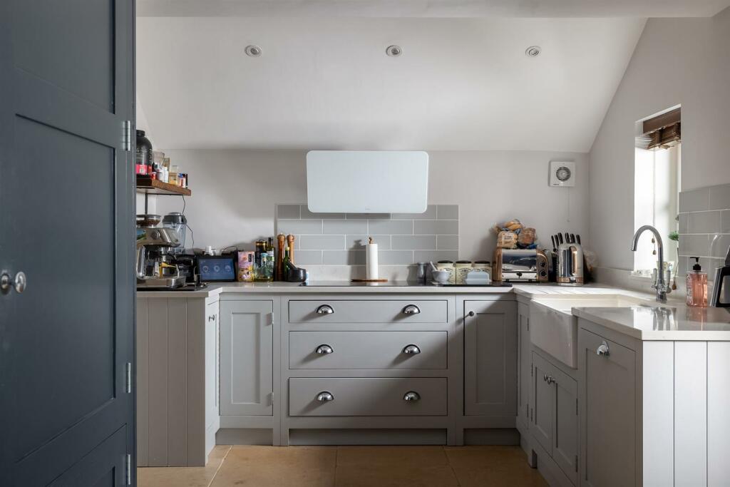 14 - 23 Querns Lane - GL7 1RL - Web.jpg