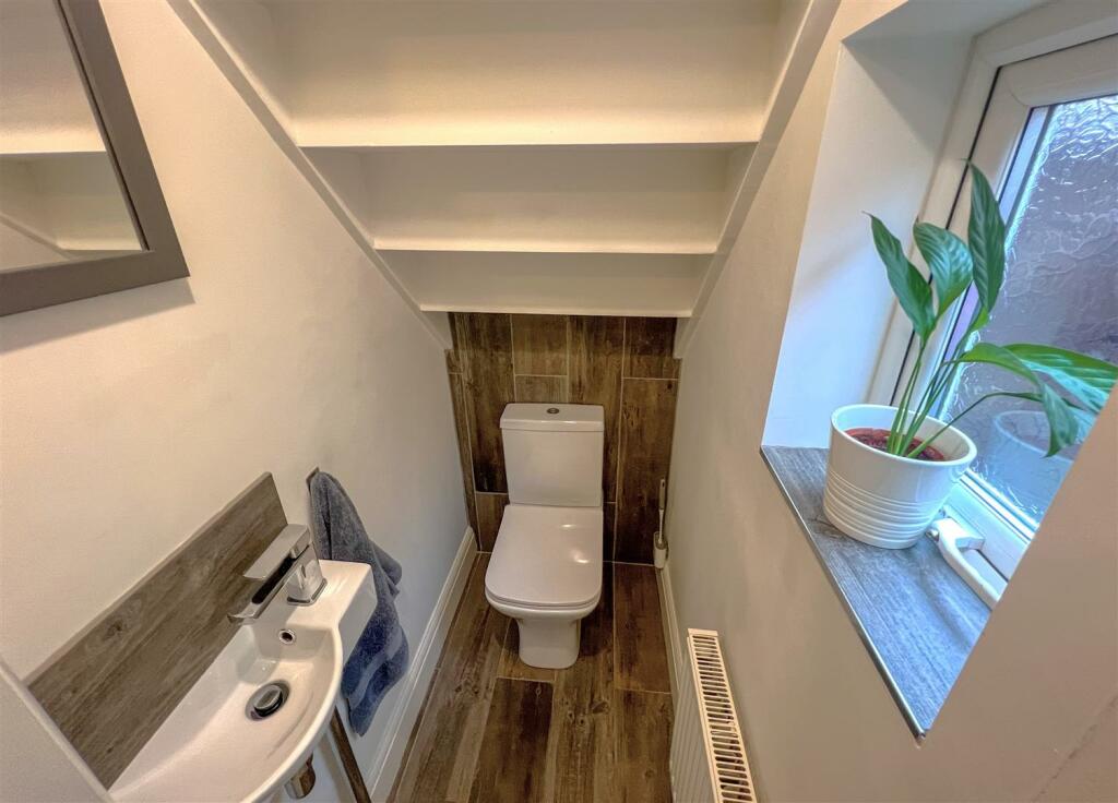Downstairs WC.JPG
