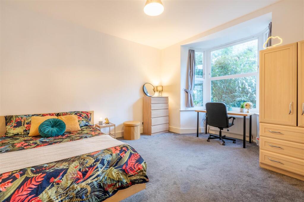 Bedroom 1.jpg