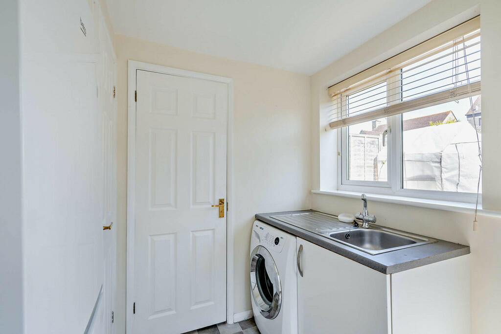 8614518-interior2...