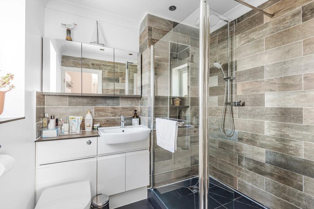 En-suite shower