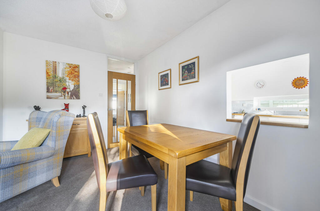 Lounge/Dining Room
