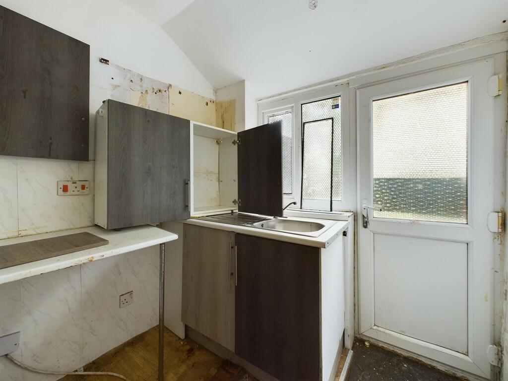 CAM03974G0-PR0052...