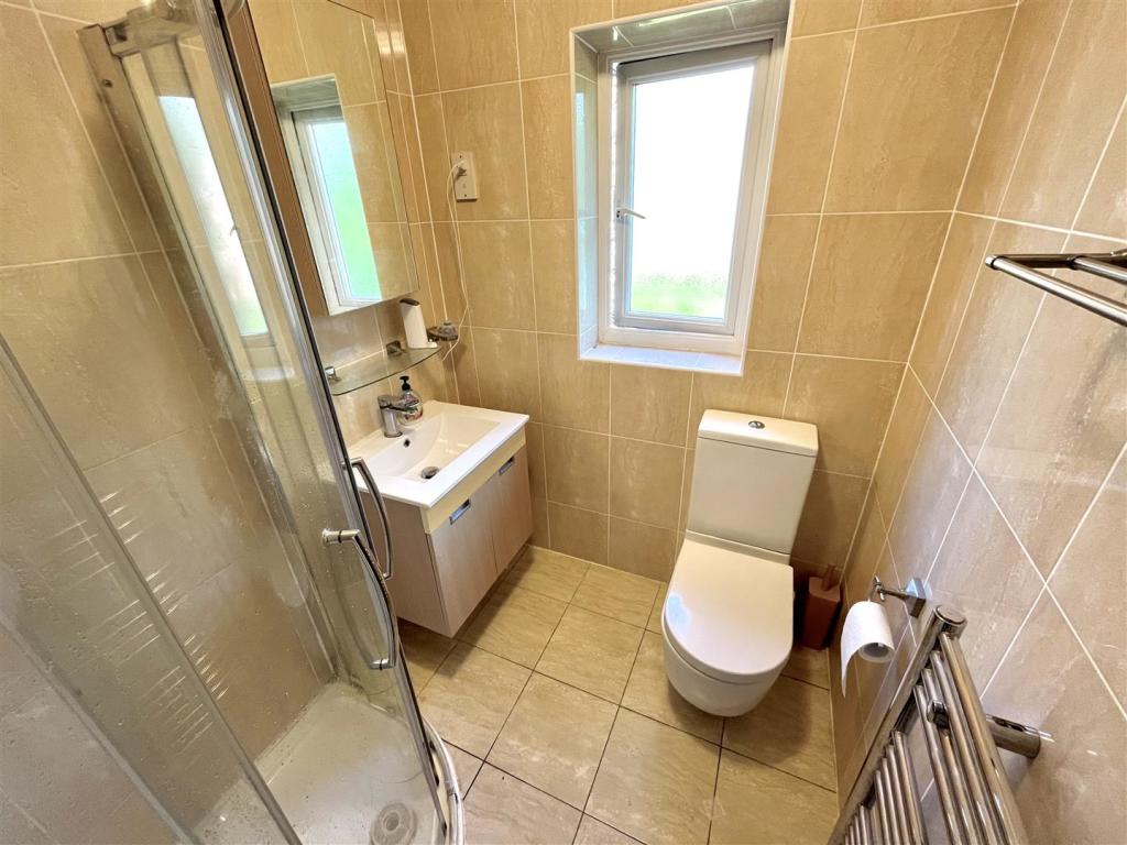 En Suite Shower Room.jpg