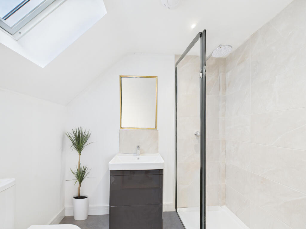 Master En-Suite.jpg