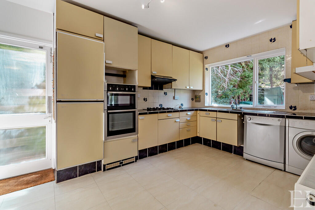 8658771-interiorW...