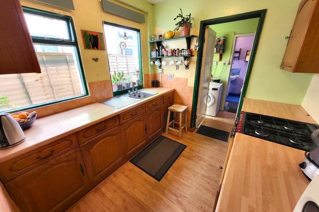 8' Fitted Kitchen 