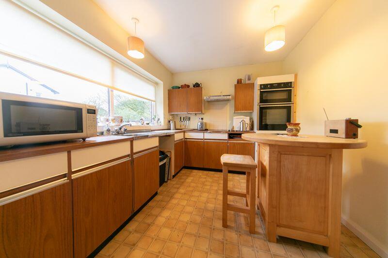 Kitchen &amp; breakfast room